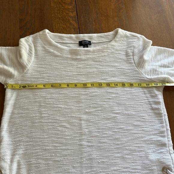 Joan’s New York signature textured white boatneck grommet with tie size Medium - Picture 6 of 11
